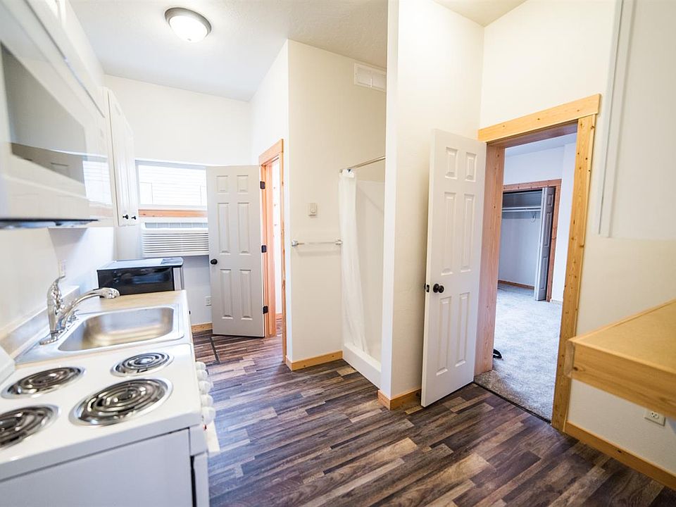 2nd image of 646 Clyde St #646