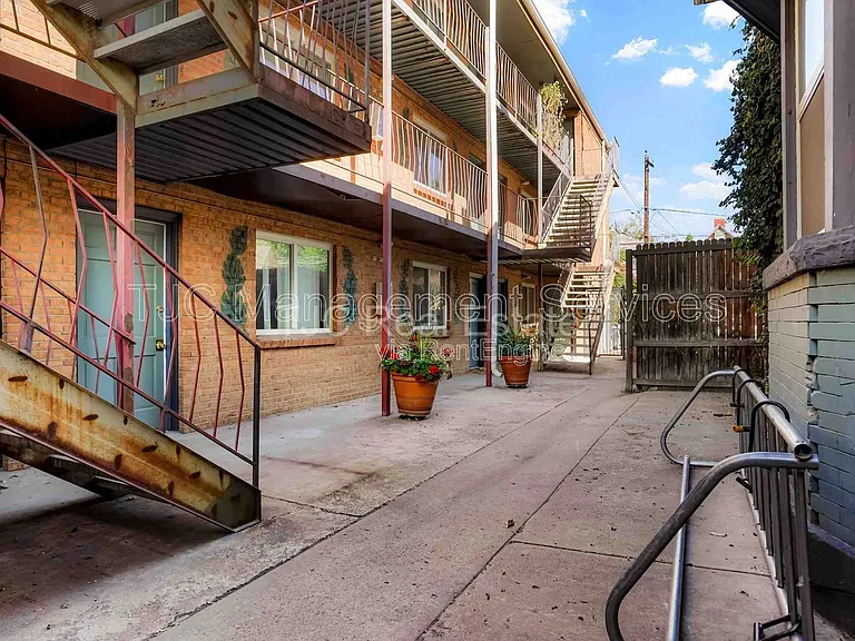 1138 N Corona St #105 — Photo 2