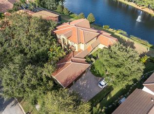 10221 Golden Eagle Dr, Seminole, FL 33778