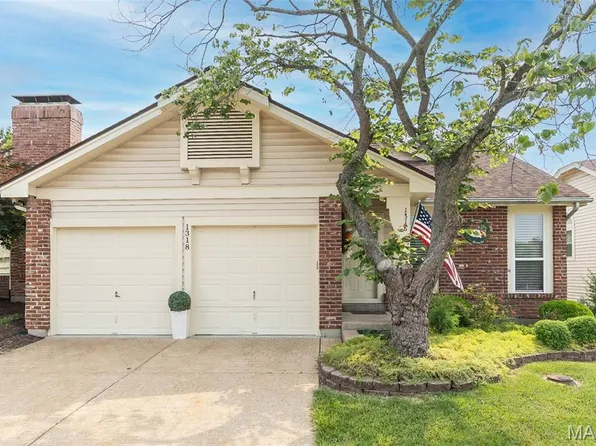 1318 Stone Run Dr, Ballwin, MO 63021