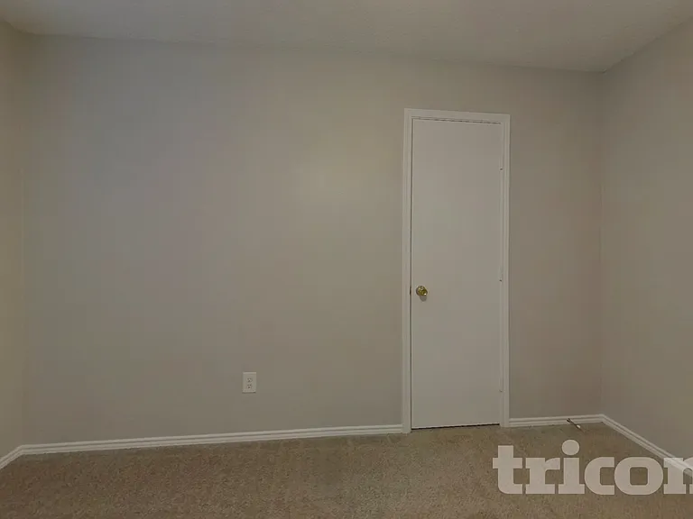 4865 Waterford Dr — Photo 13