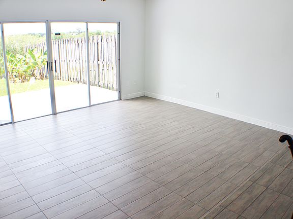 3rd image of 20030 NE Six Court Cir