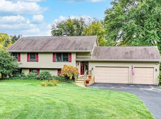 8417 Garrison Rd, Wonder Lake, IL 60097