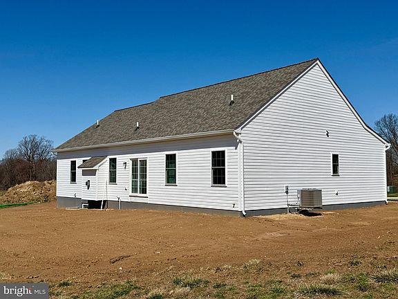 2nd image of 124 Lincolnshire Street Greenwich Lot 144