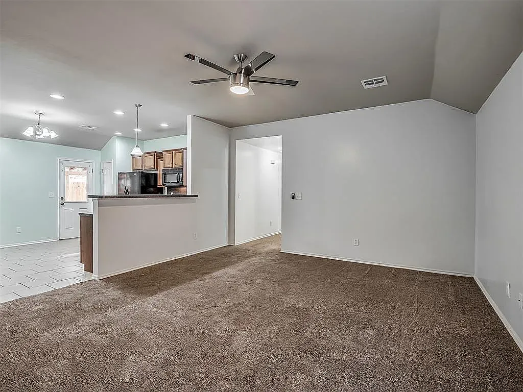3 bed, 1233 sqft, $1,595 — Photo 3