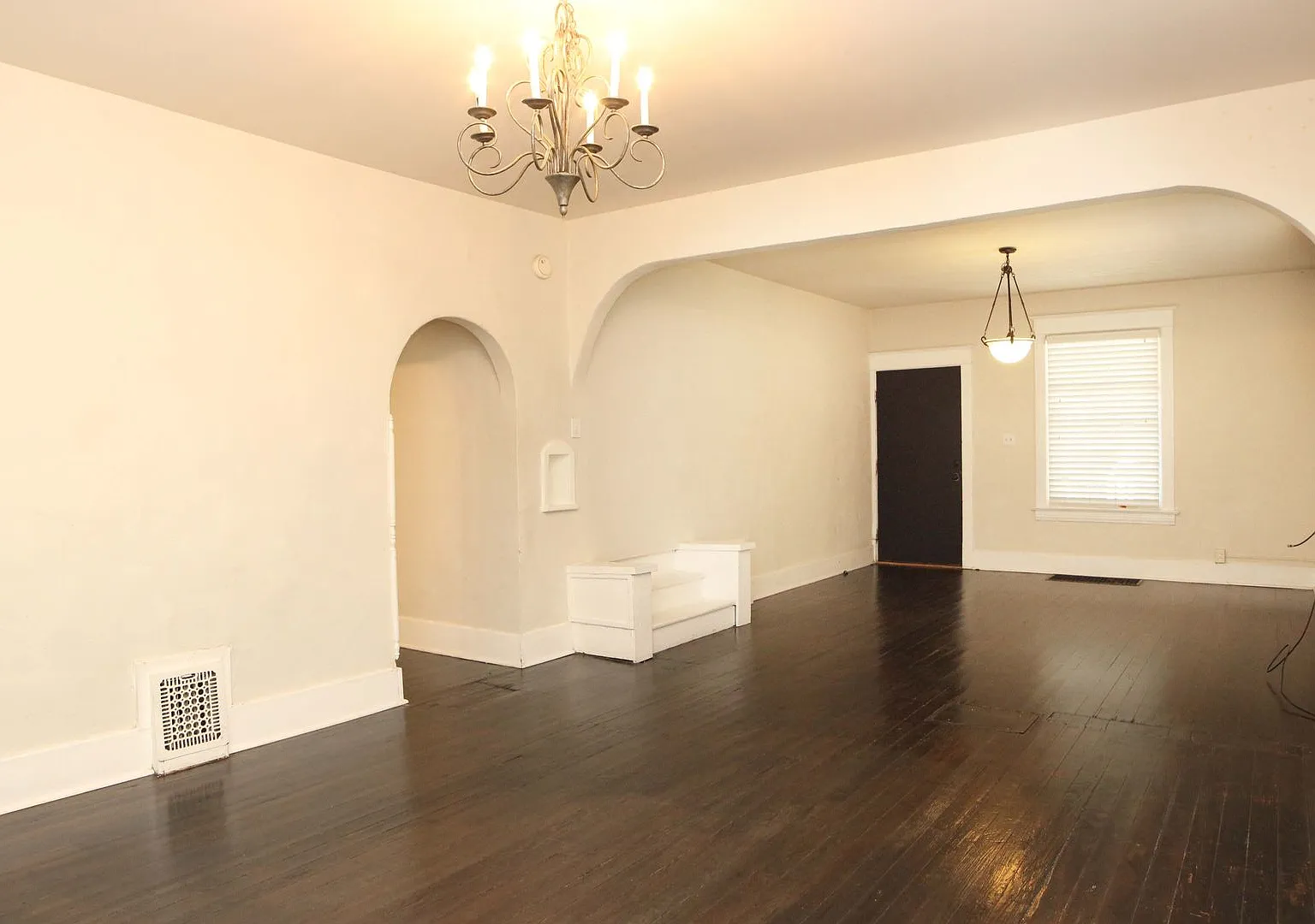 318-320 W Myrtle St — Photo 4