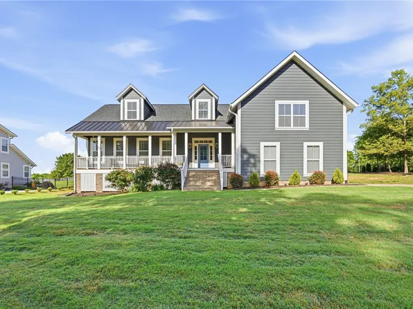 112 Lipizzaner Ct, Pelzer, SC 29669