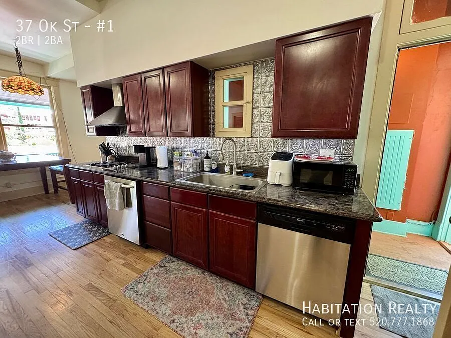 Beautifully furnished 2bed/2bath home + mountain views near downtown Bisbee! — Photo 3