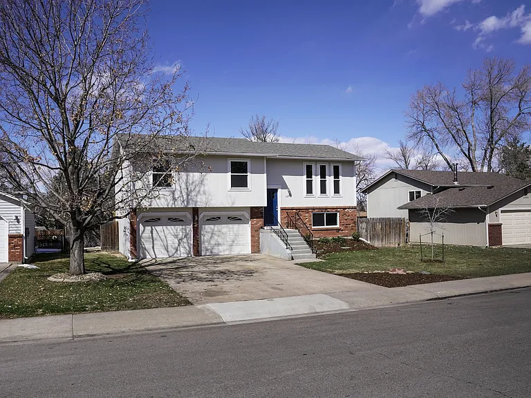 1630 Hastings Dr — Photo 2