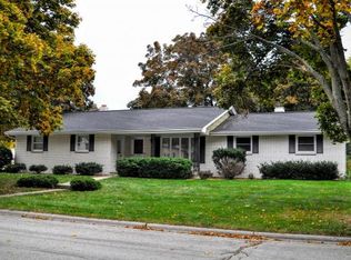 1715 Beaver Dam Dr, Green Bay, WI 54304