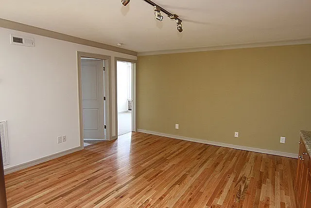916 W Trinity Ave — Photo 3