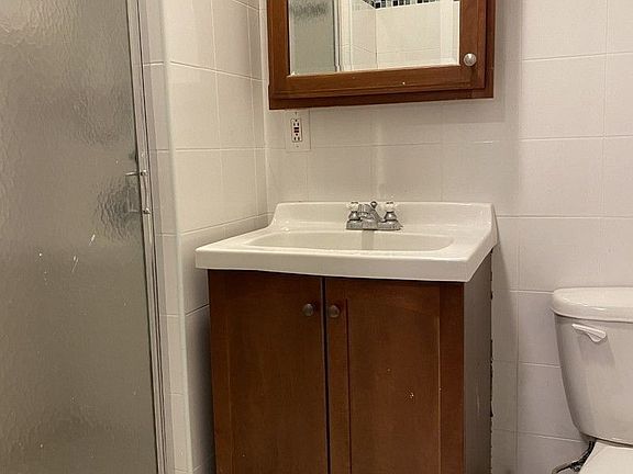 5th image of 15 W 74th St APT 3