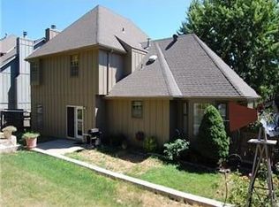 8618 Acuff Ln, Lenexa, KS 66215