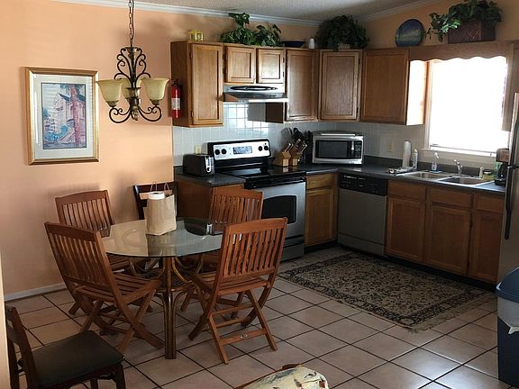 Full kitchen off from den