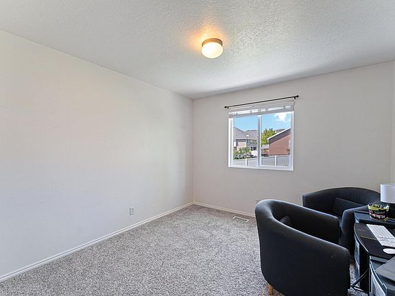 3rd image of 1264 W Bridlewood Loop