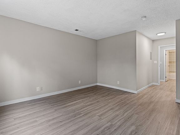 4th image of 1635 West Blvd #9