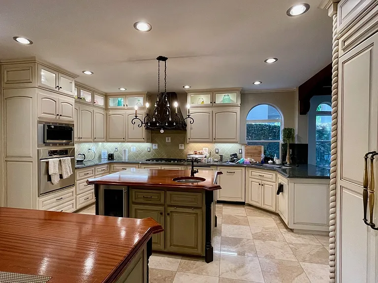 6350 N Willard Ave — Photo 8