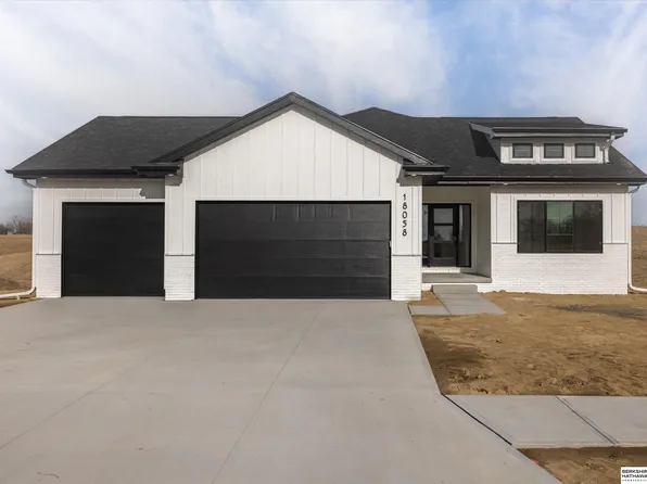 18058 Sycamore Dr, Gretna, NE 68028