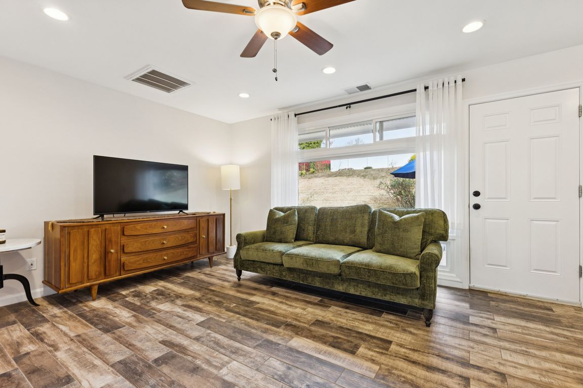 next background image