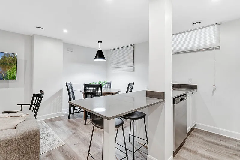 1 bed, 1.0 bath, 600 sqft, $1,899 — Photo 3