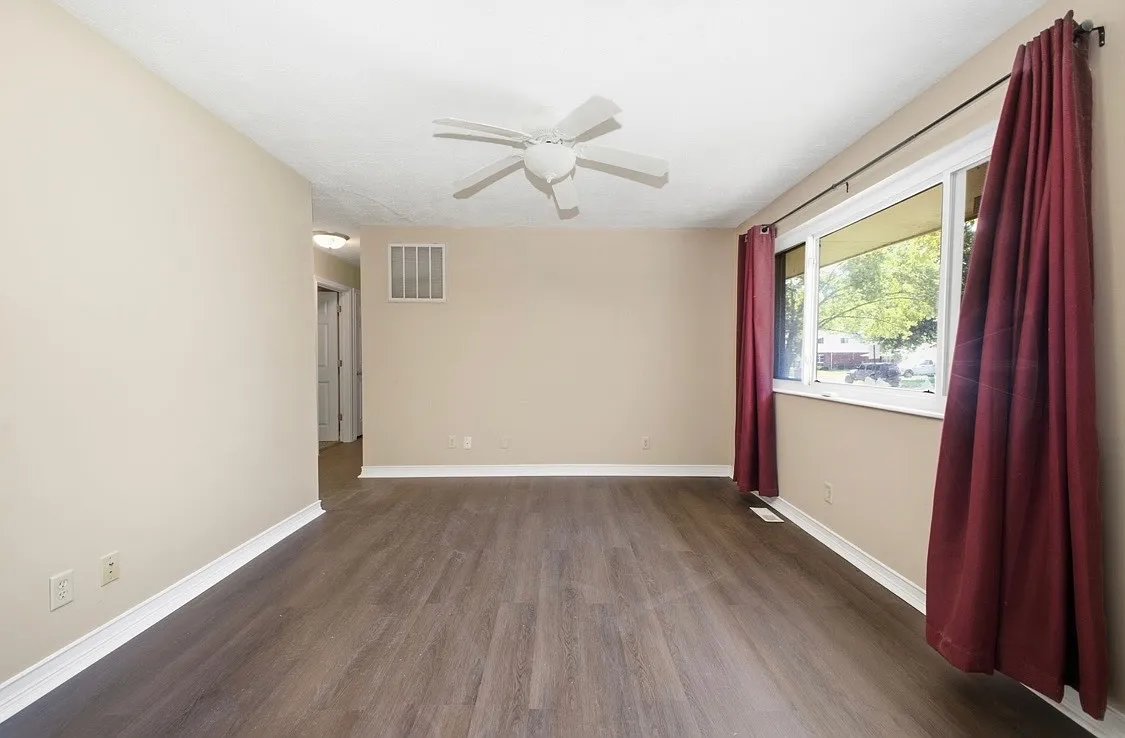 3 bed, 1.5 bath, 1267 sqft, $1,750 — Photo 4