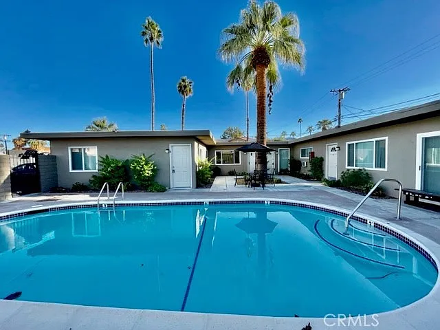 3 bed, 1100 sqft, $2,495 — Photo 2