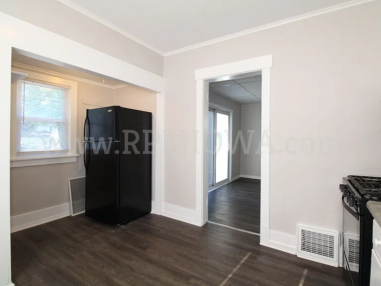 822 Clinton Ave — Photo 8