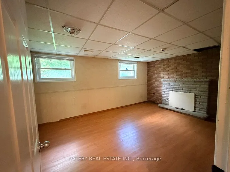 63 Paperbirch Cres #B — Photo 14