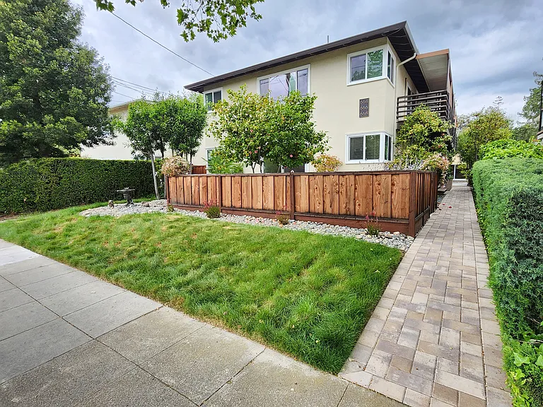 666 College Ave — Photo 15