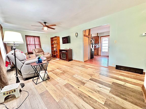 3rd image of 1662 Jeanette Ave