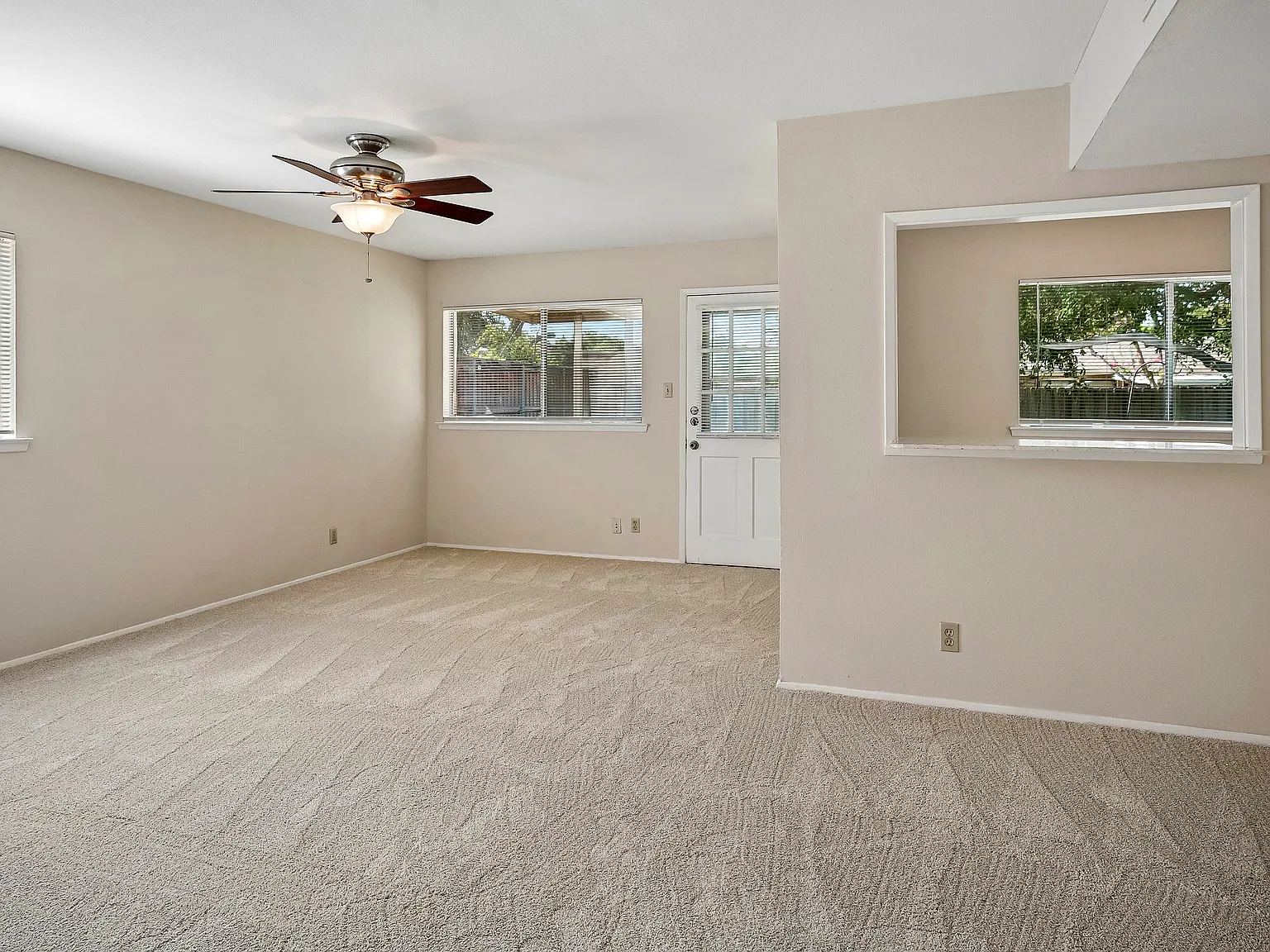 3 bed, 1465 sqft, $1,995 — Photo 4
