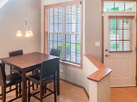 3rd image of 969 Sheridan Cir