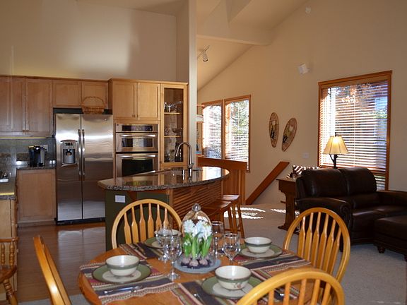 End condo with lots of light