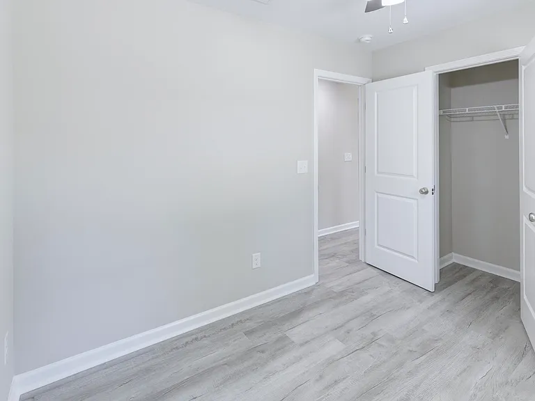 207 Woodlawn St — Photo 30
