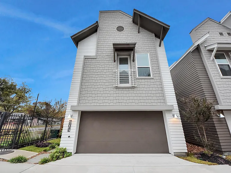 7504 Carver Rd #D — Photo 2