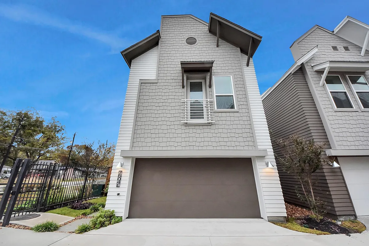 Building Photo - 7504 Carver Rd #D