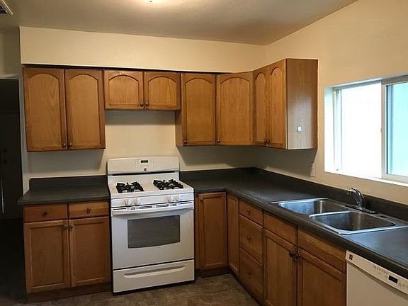 4th image of 2565 E Hillside Dr