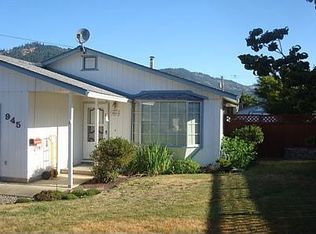 945 SE Vine Maple Dr, Myrtle Creek, OR 97457