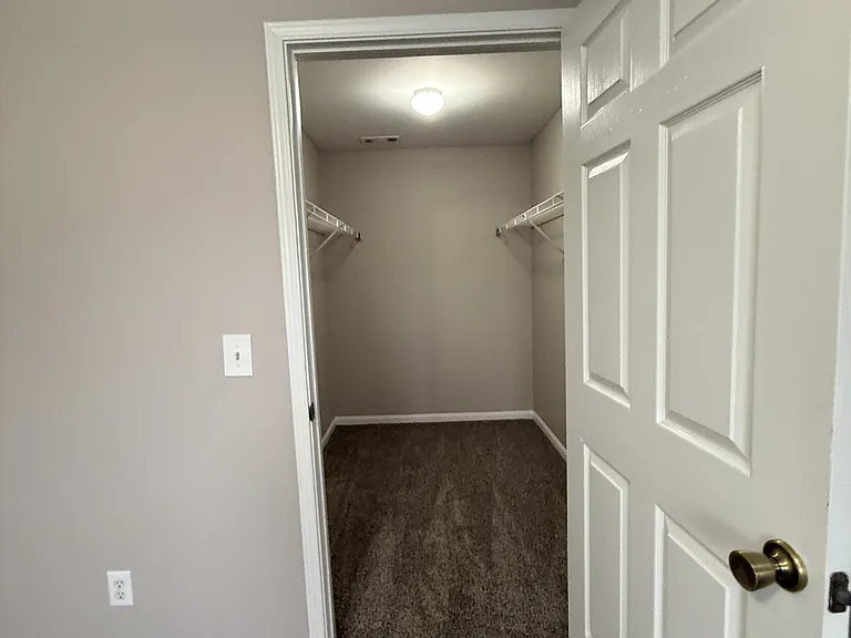 Crossland Place Apartments — Photo 8