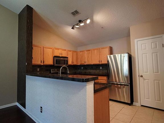 3rd image of 575 Oakleaf Plantation Pkwy Unit 610
