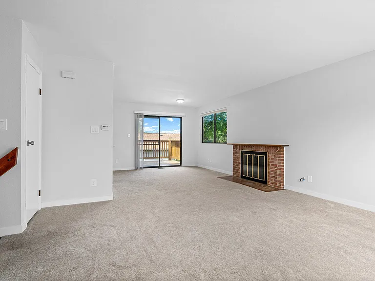 551 W Crestline Cir #9D2 — Photo 13