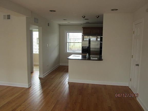 3rd image of 7407 N Wolcott Ave APT 1E