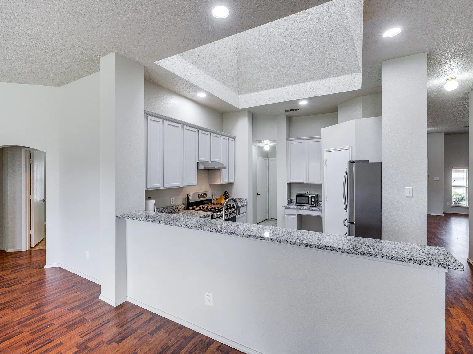 4 bed, 1935 sqft, $2,500 — Photo 4