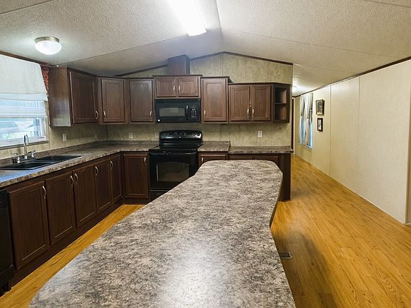 5th image of 400 Avenue