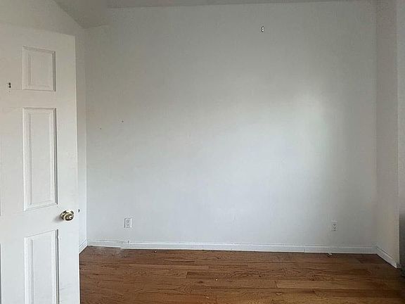 5th image of 89 Graham Ave Unit 10