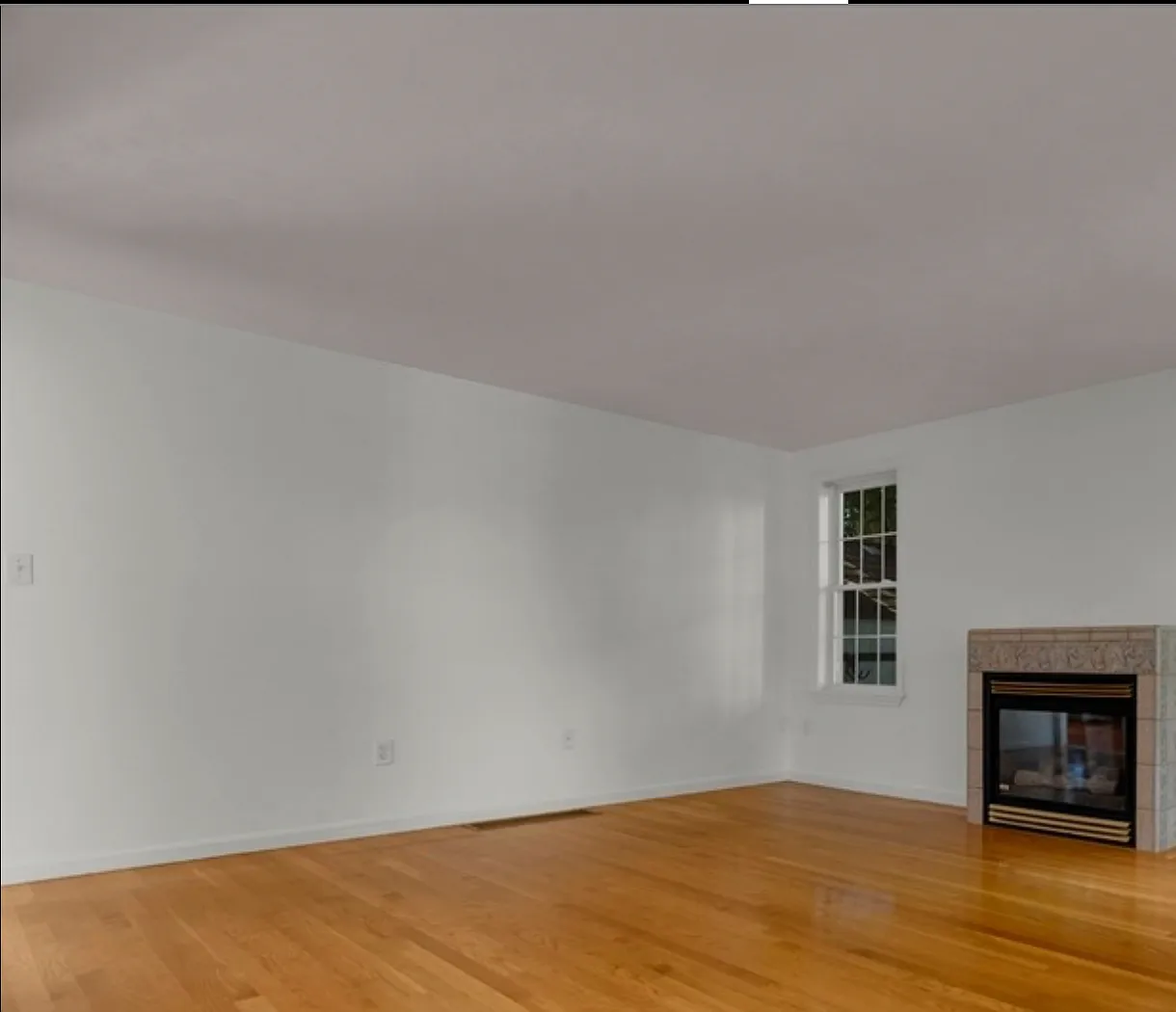 577 Winter St — Photo 3