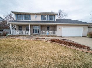 1002 Yorkshire Ln NW, Rochester, MN 55901