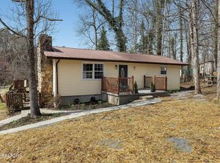 2105 Cox Rd, Dandridge, TN 37725