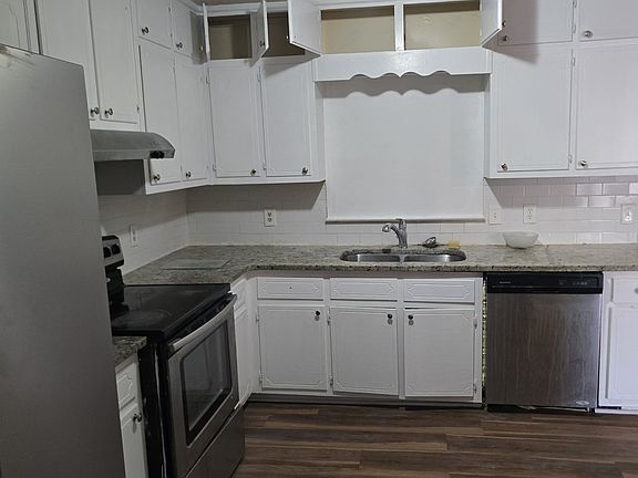 5th image of 2980 Creekview Ct NE
