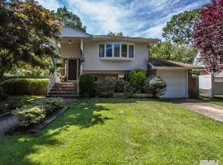 1918 Webster St, Merrick, NY 11566